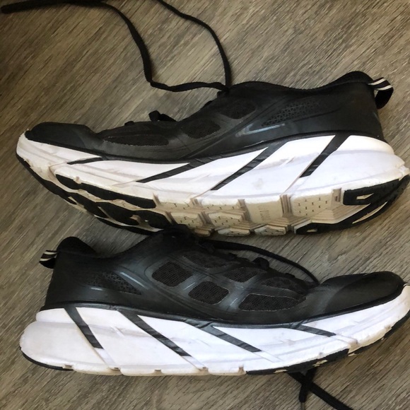 ❤️AUTOGRAPHED (or Not) KIANA WORN WORKOUT SHOES - Picture 5 of 6